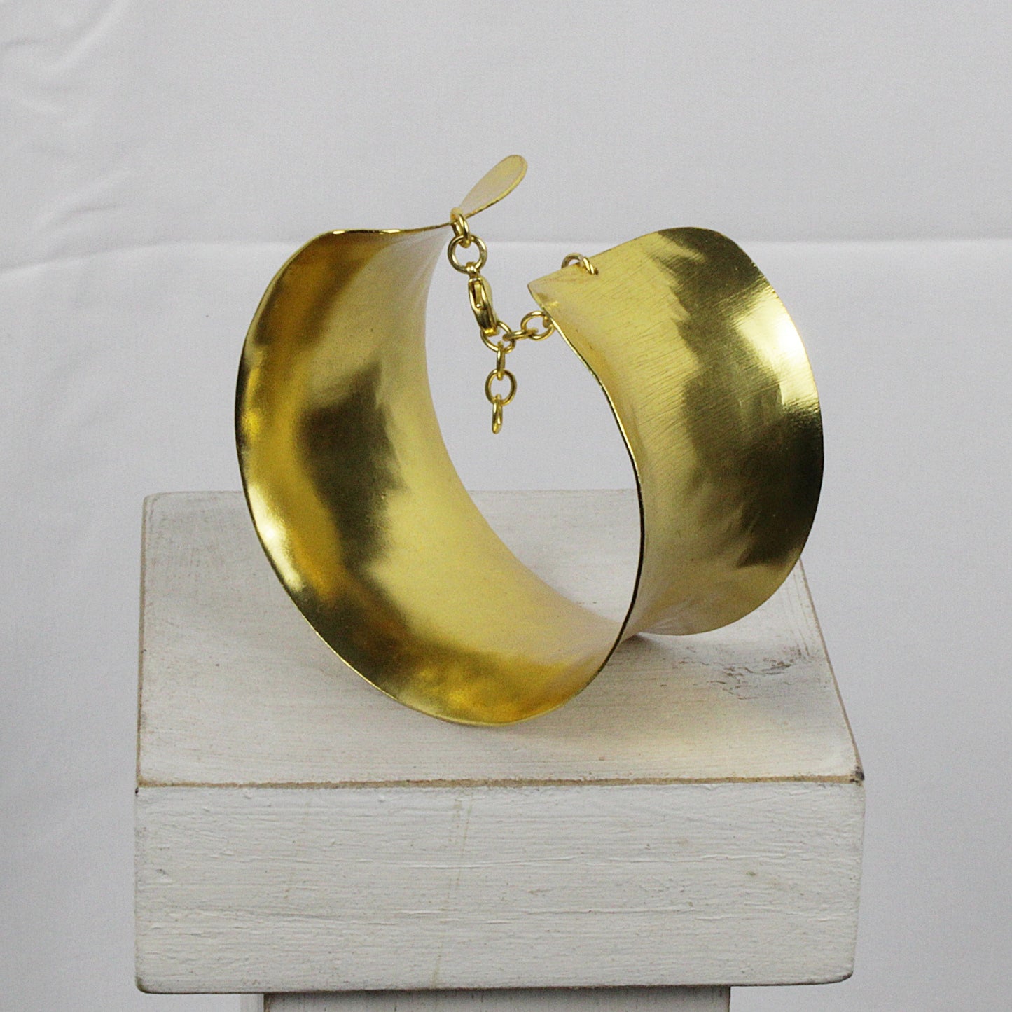 Brazalete DALIA bañado en oro - Diseño con carácter