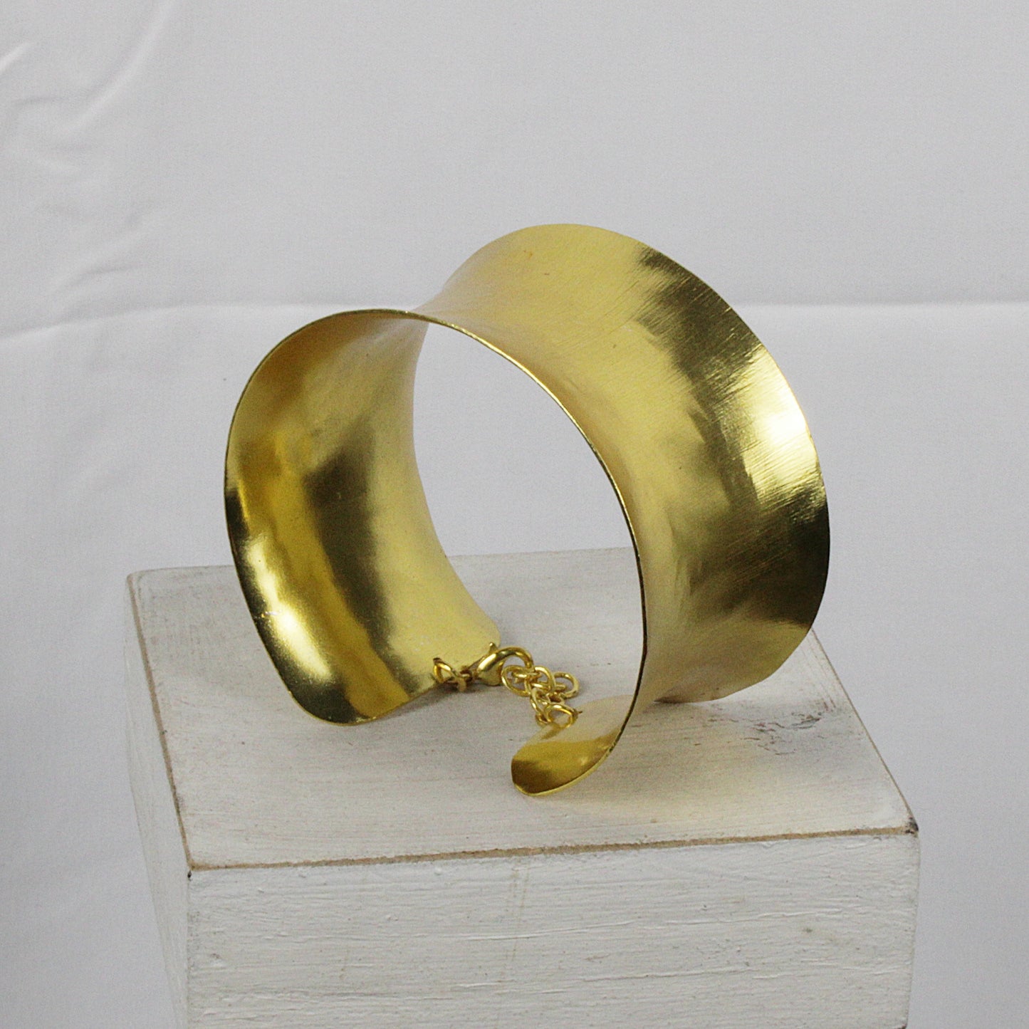 Brazalete DALIA bañado en oro - Diseño con carácter