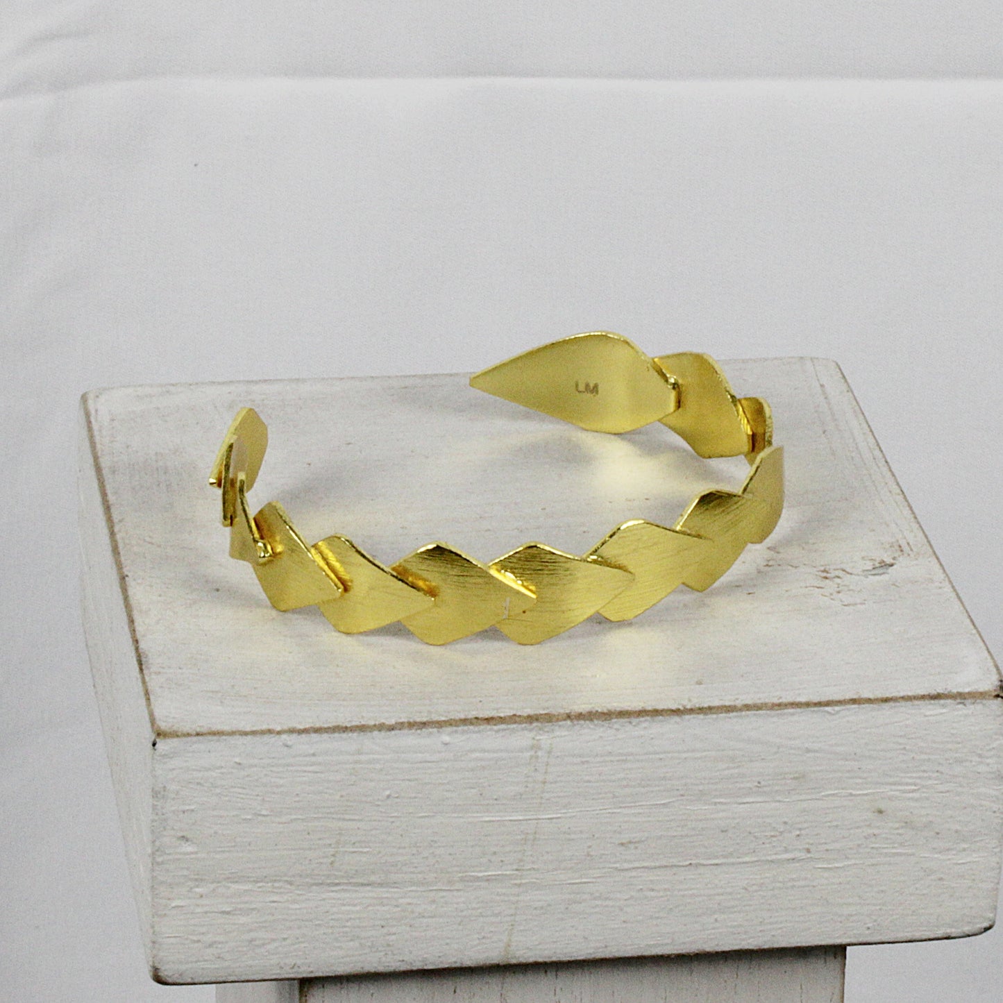 Brazalete SOLVAY bañado en oro - Diseño con carácter