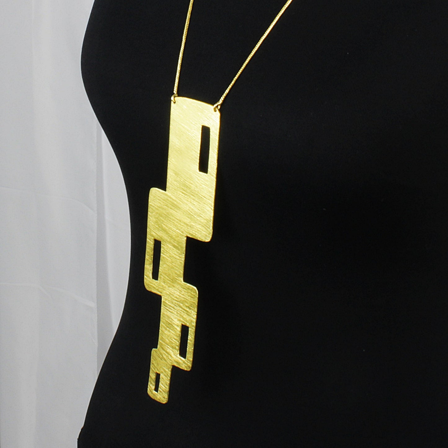 Collar CUBÉ bañado en oro - Diseño con carácter
