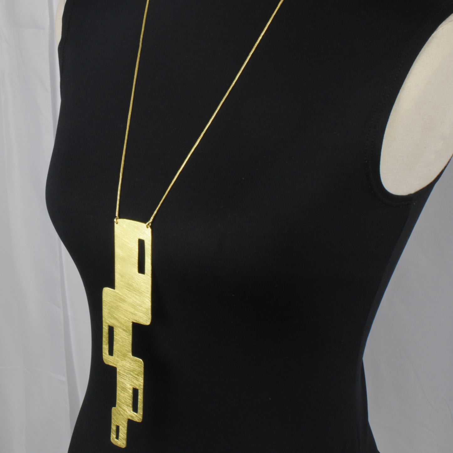 Collar CUBÉ bañado en oro - Diseño con carácter