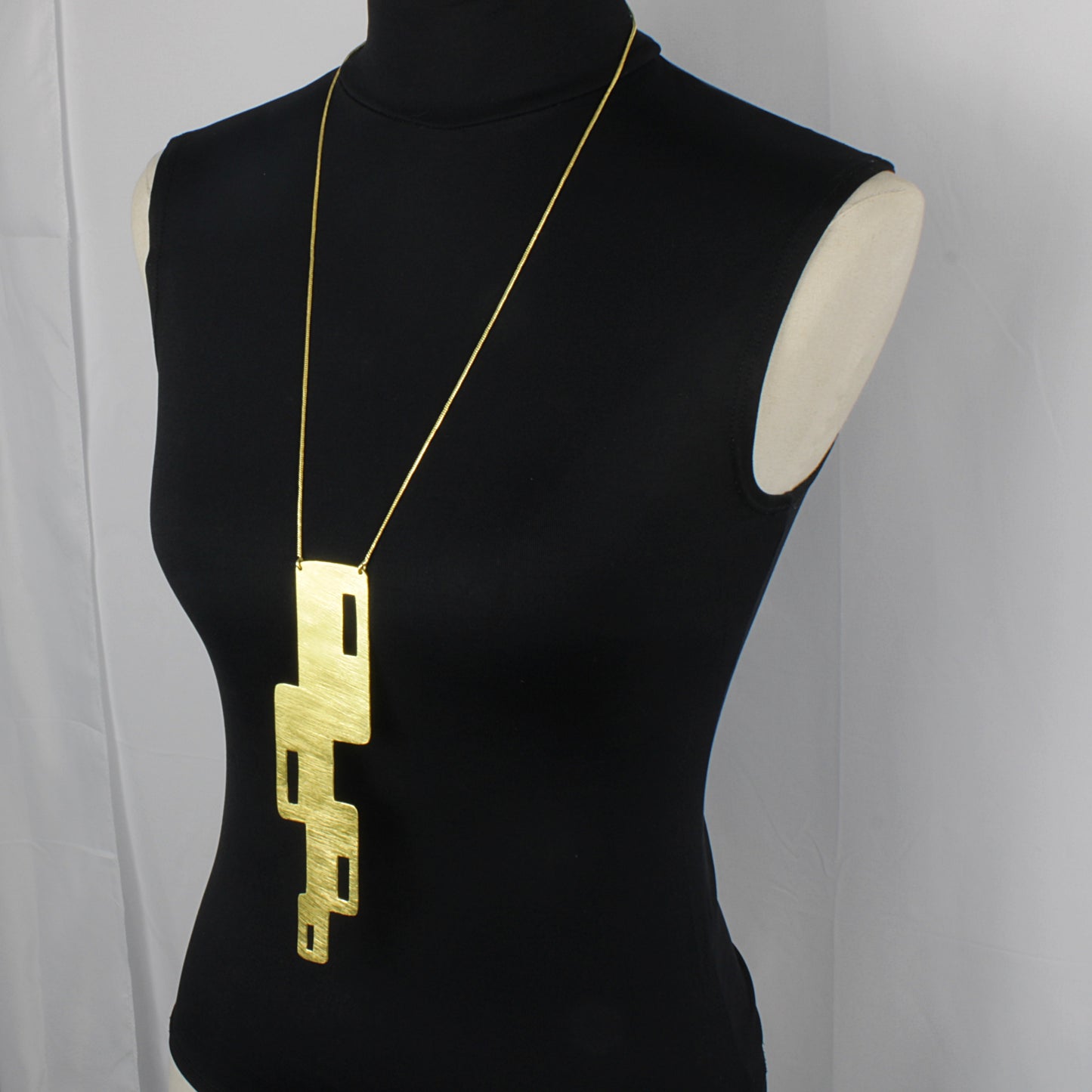 Collar CUBÉ bañado en oro - Diseño con carácter