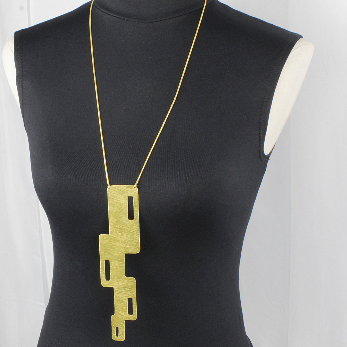 Collar CUBÉ bañado en oro - Diseño con carácter