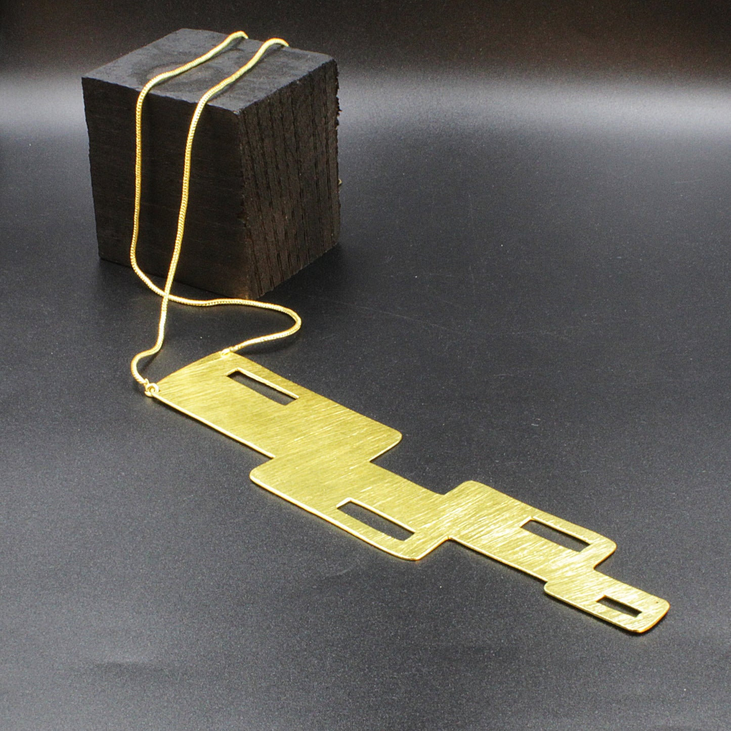 Collar CUBÉ bañado en oro - Diseño con carácter