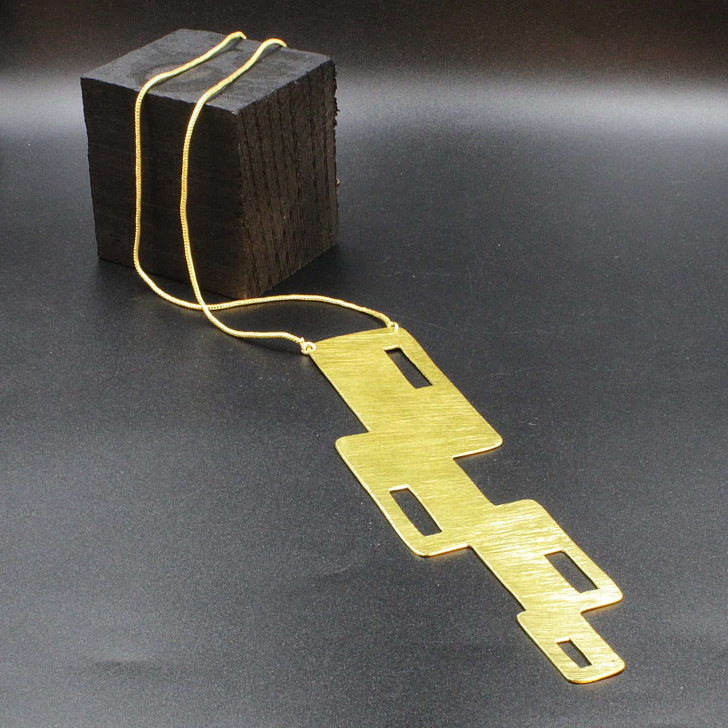 Collar CUBÉ bañado en oro - Diseño con carácter