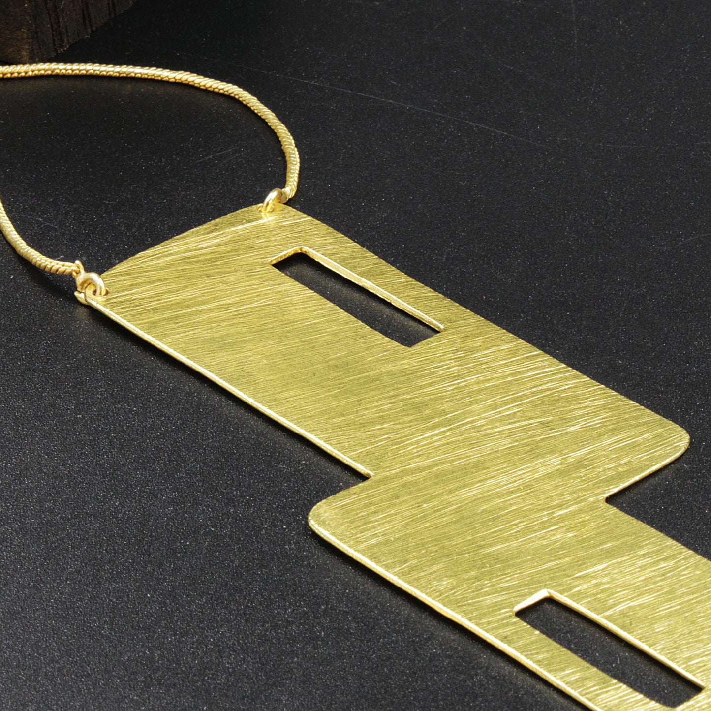 Collar CUBÉ bañado en oro - Diseño con carácter