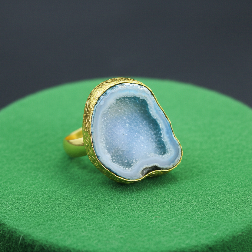 Anillo bañado en oro y piedra cuarzo ágata azul celeste - baño de oro