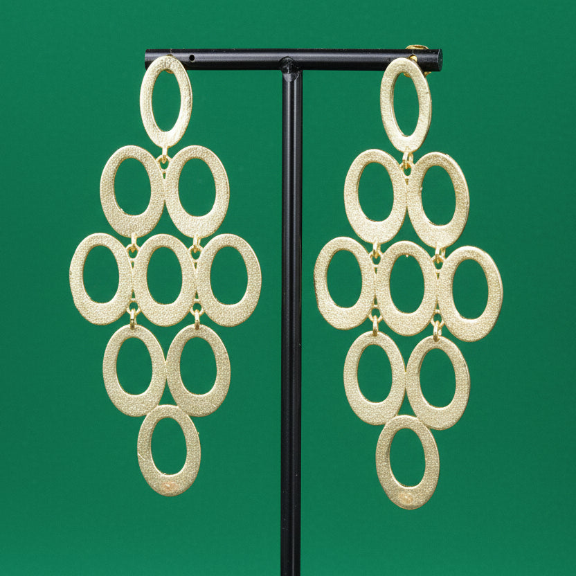 Pendientes OVALI bañados en oro - Diseño con carácter