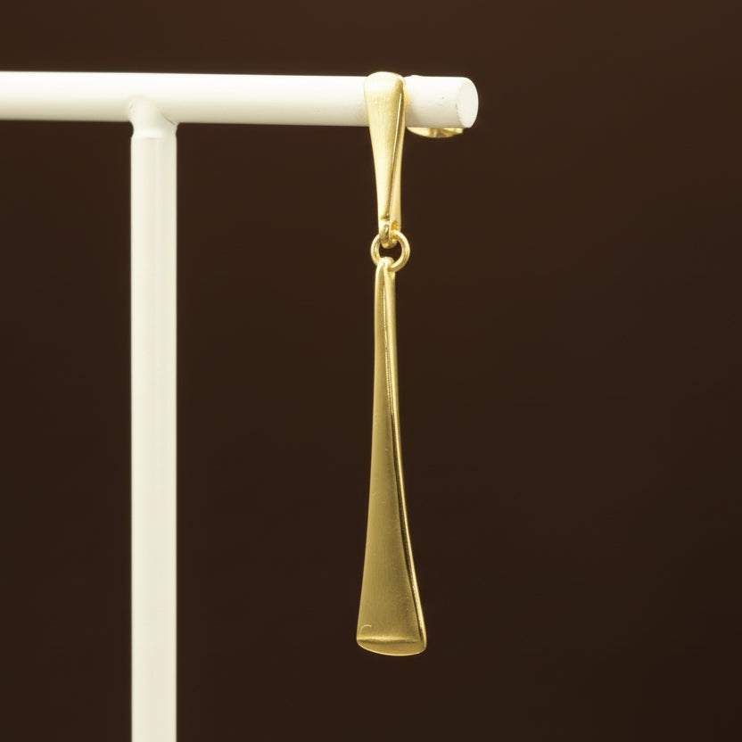 Pendientes CHARLOTTE bañados en oro - Diseño con carácter