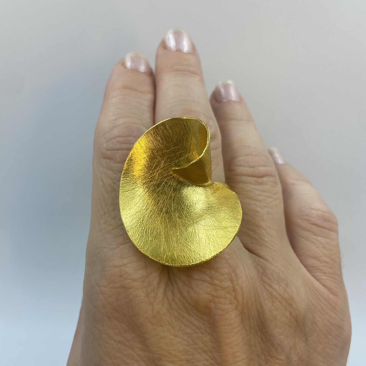 Anillo ELBA bañados en oro - Diseño con carácter