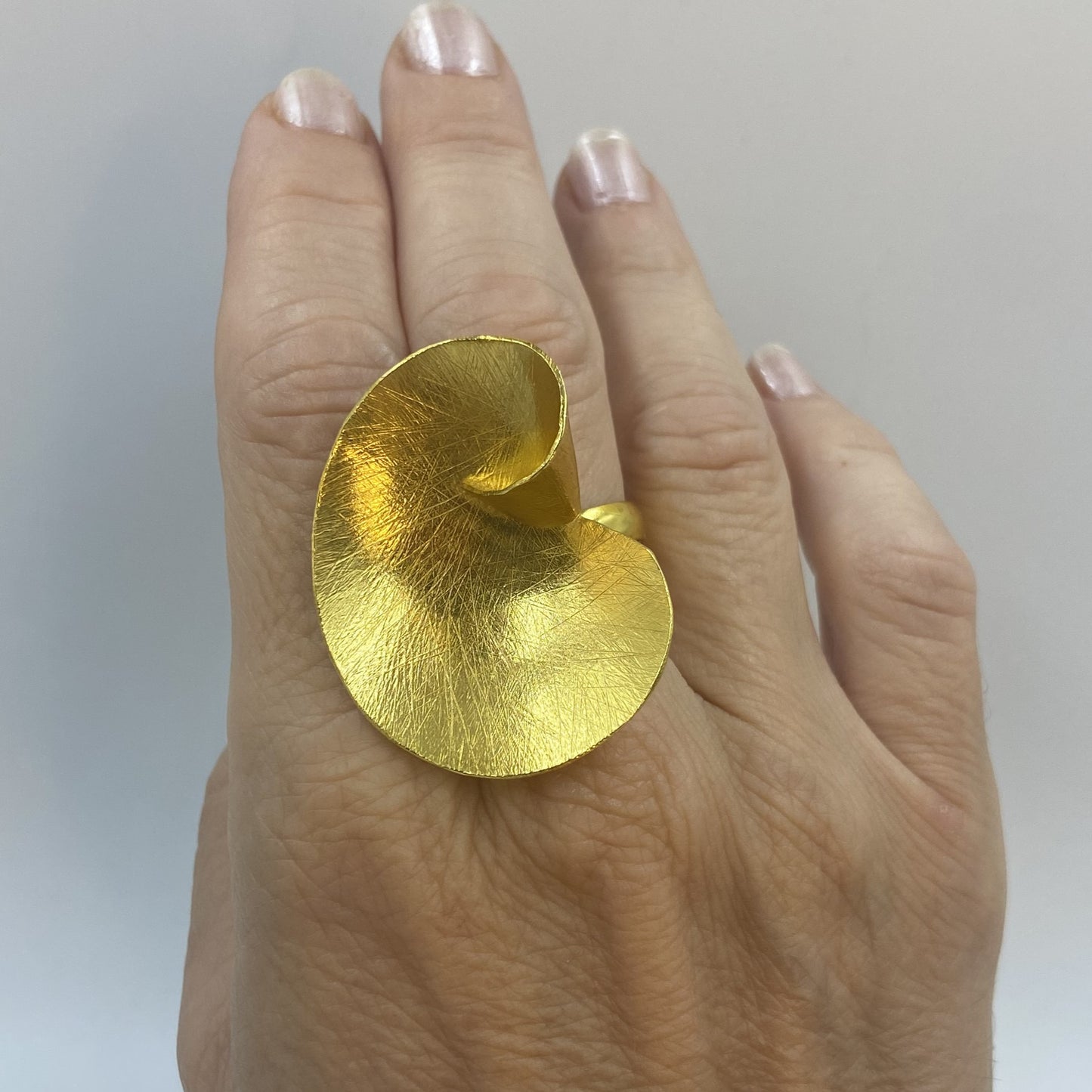 Anillo ELBA bañados en oro - Diseño con carácter