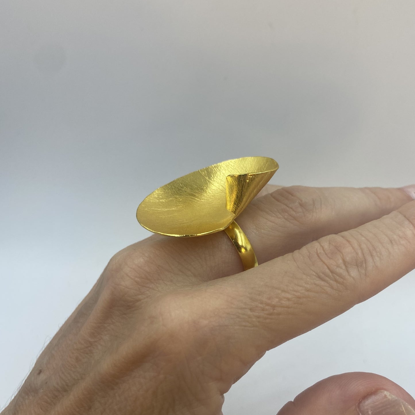 Anillo ELBA bañados en oro - Diseño con carácter