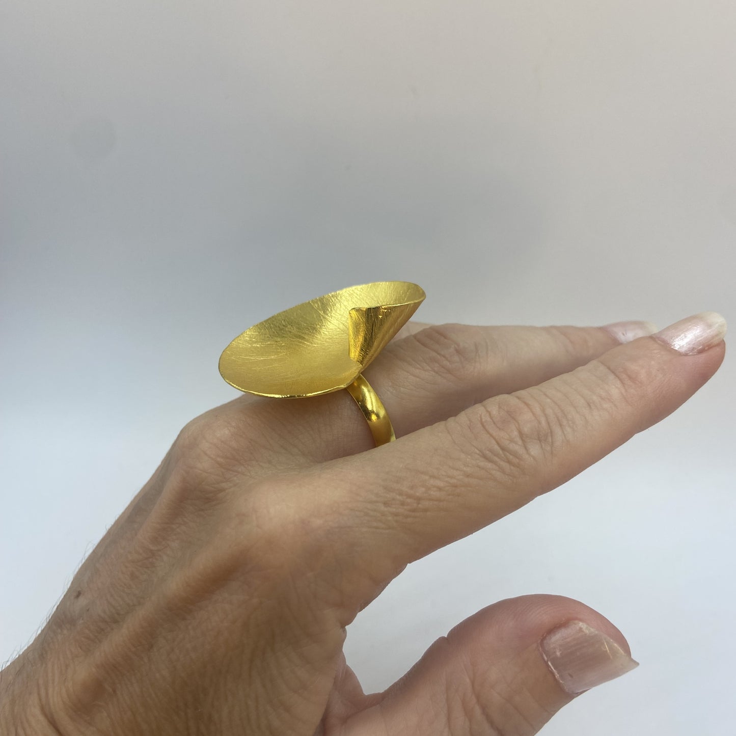 Anillo ELBA bañados en oro - Diseño con carácter