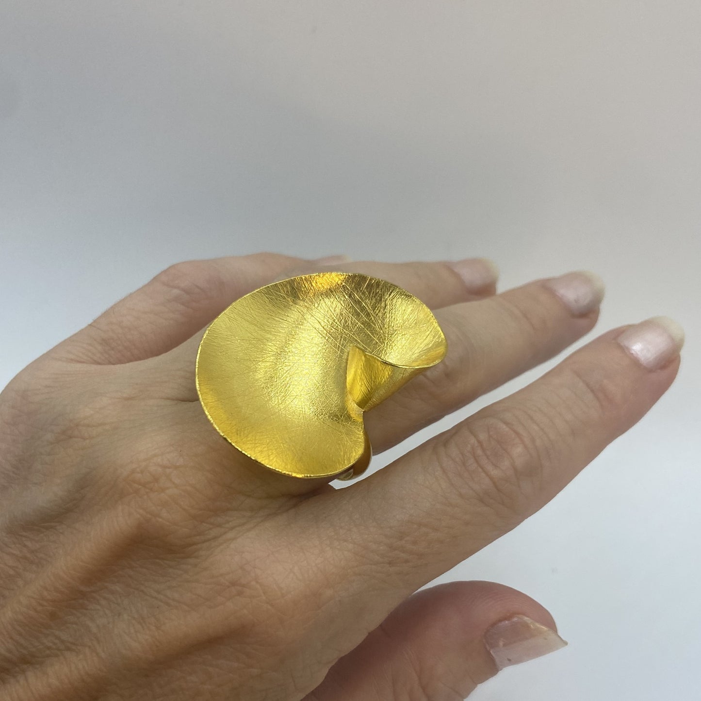 Anillo ELBA bañados en oro - Diseño con carácter