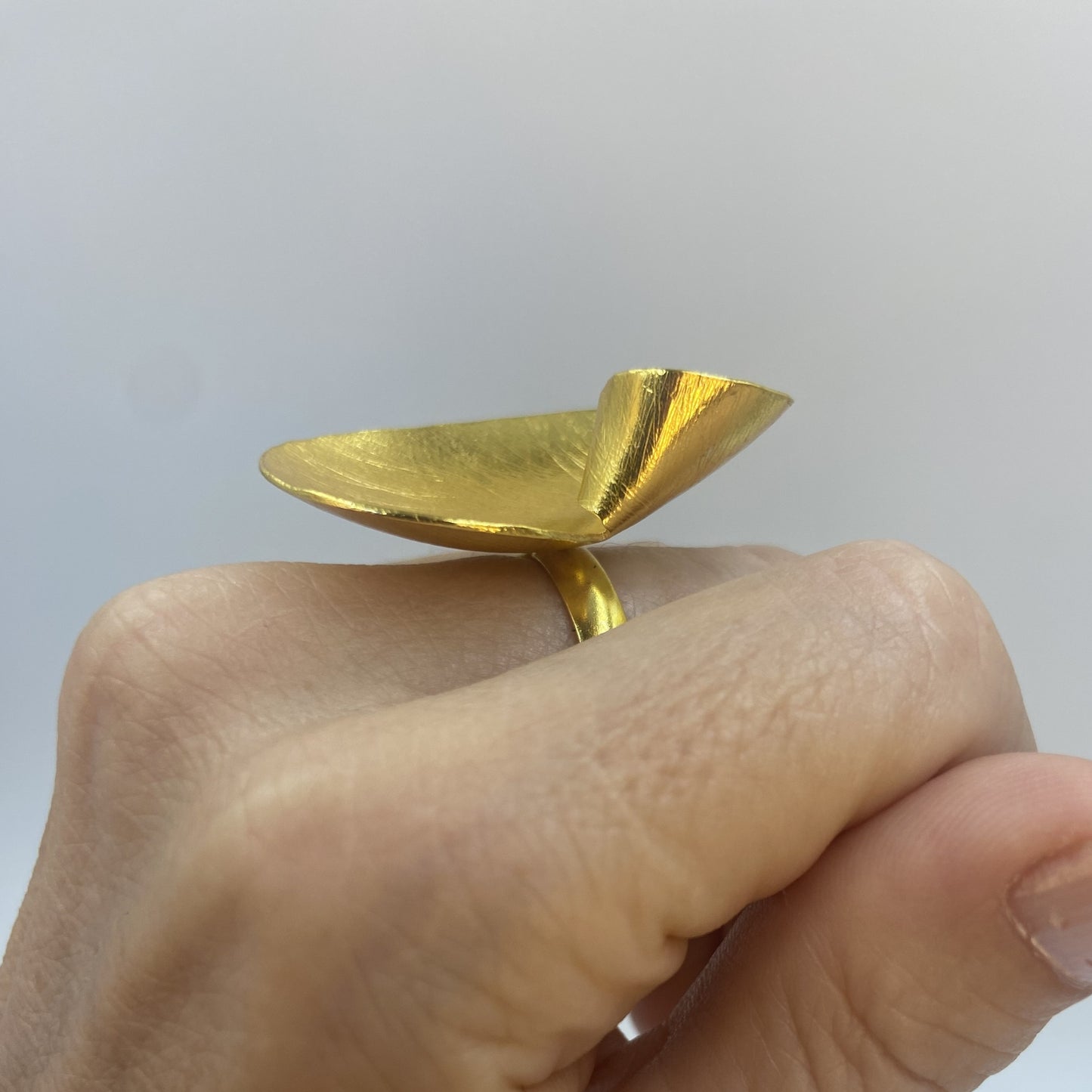Anillo ELBA bañados en oro - Diseño con carácter
