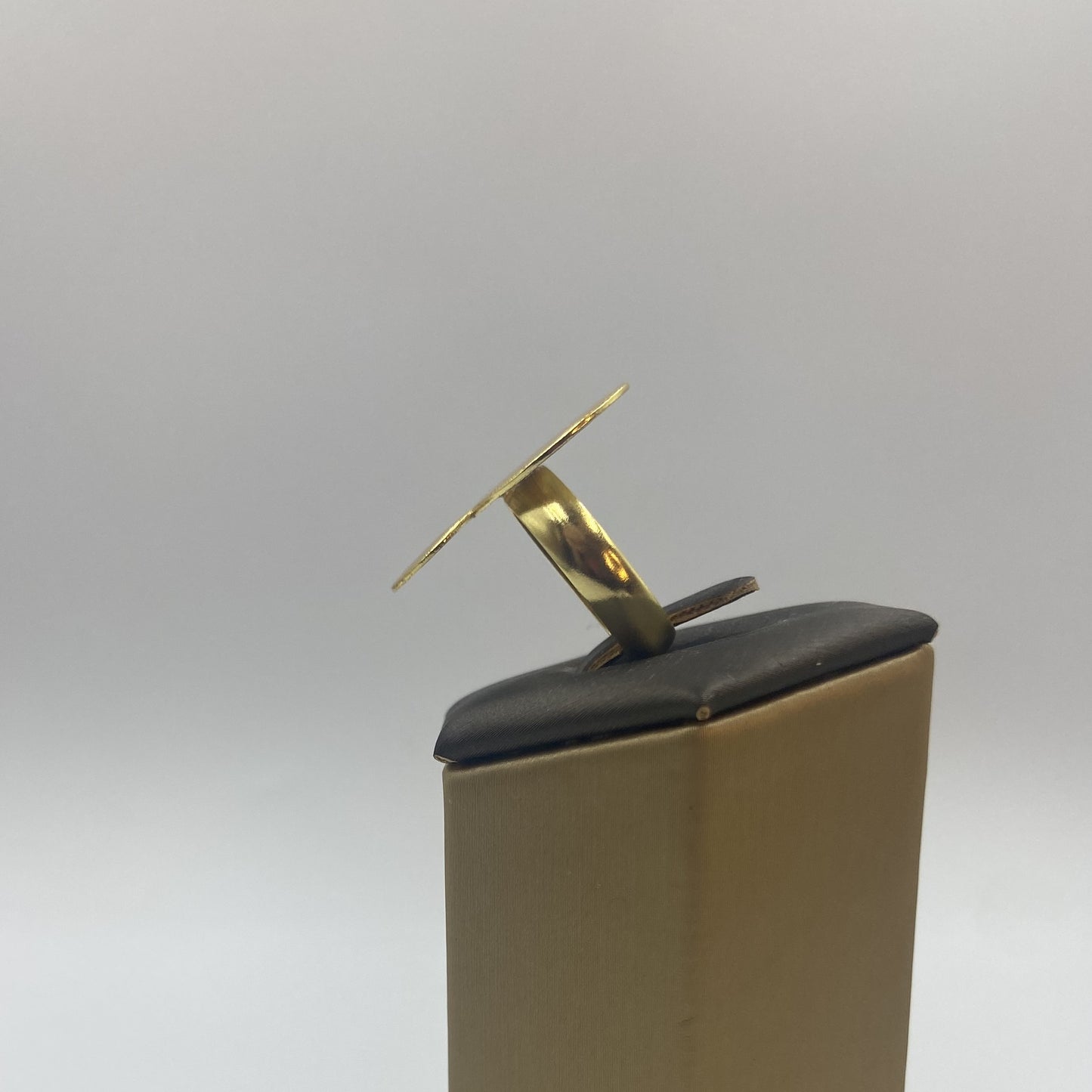 Anillo JÚPITER bañados en oro - Diseño con carácter