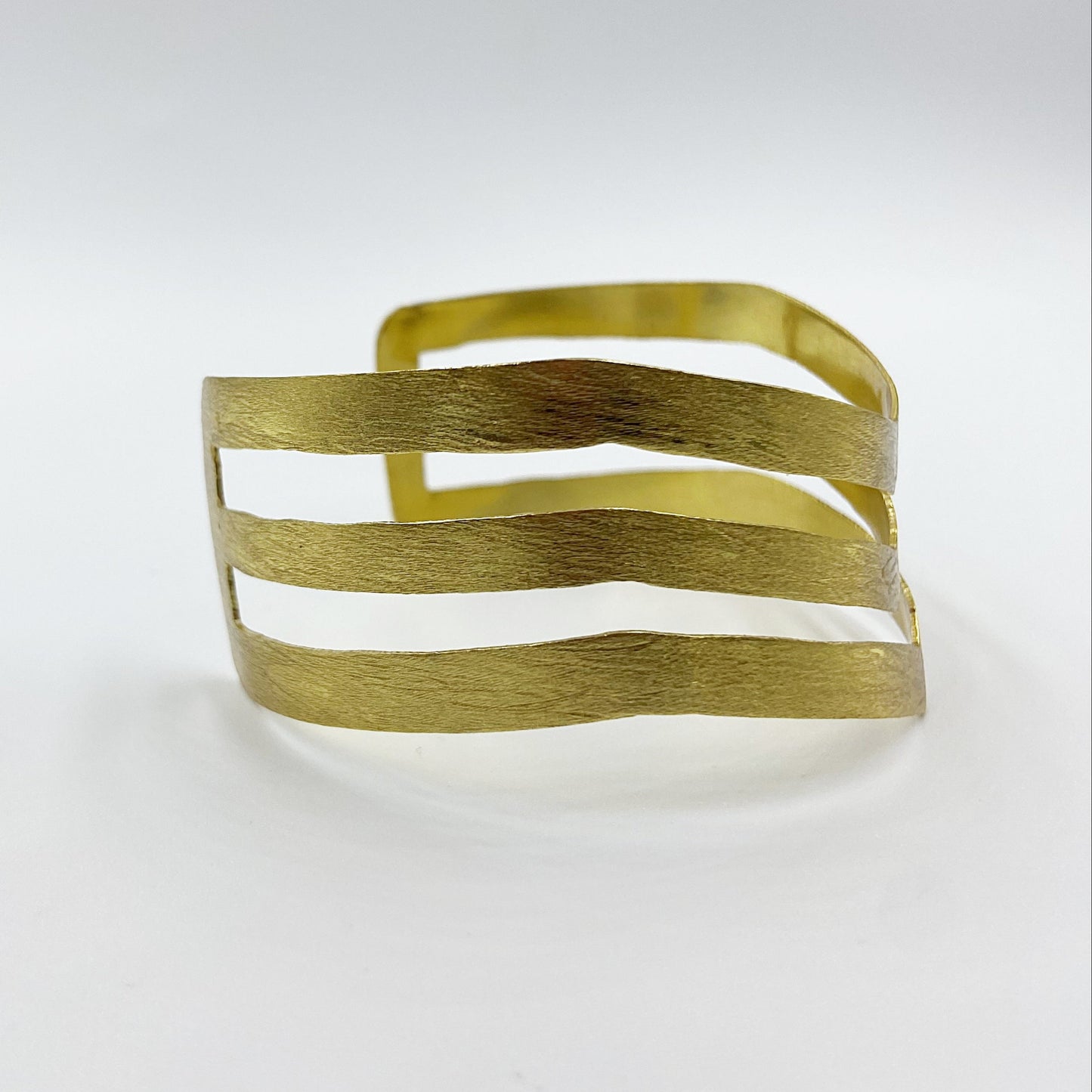 Brazalete WONDER bañado en oro - Diseño con carácter
