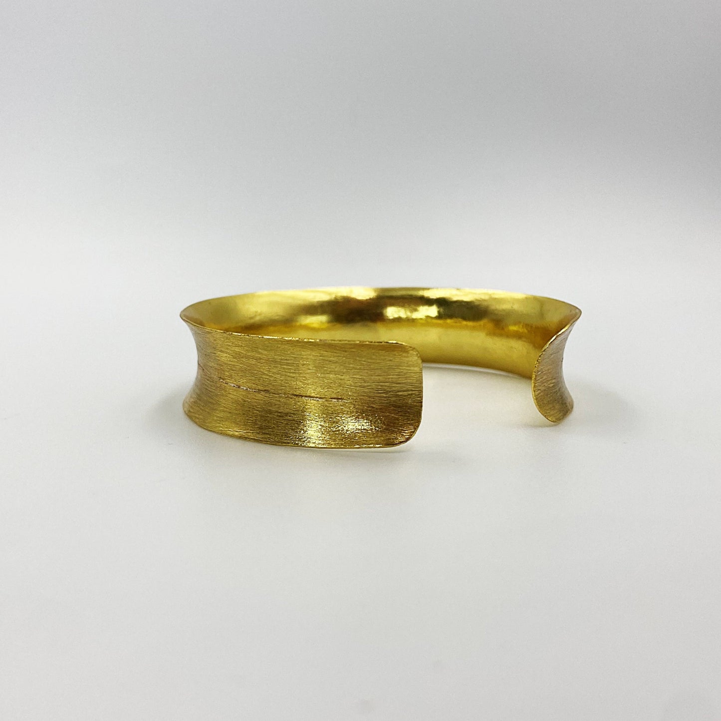 Brazalete MASÁI bañado en oro - Diseño con carácter
