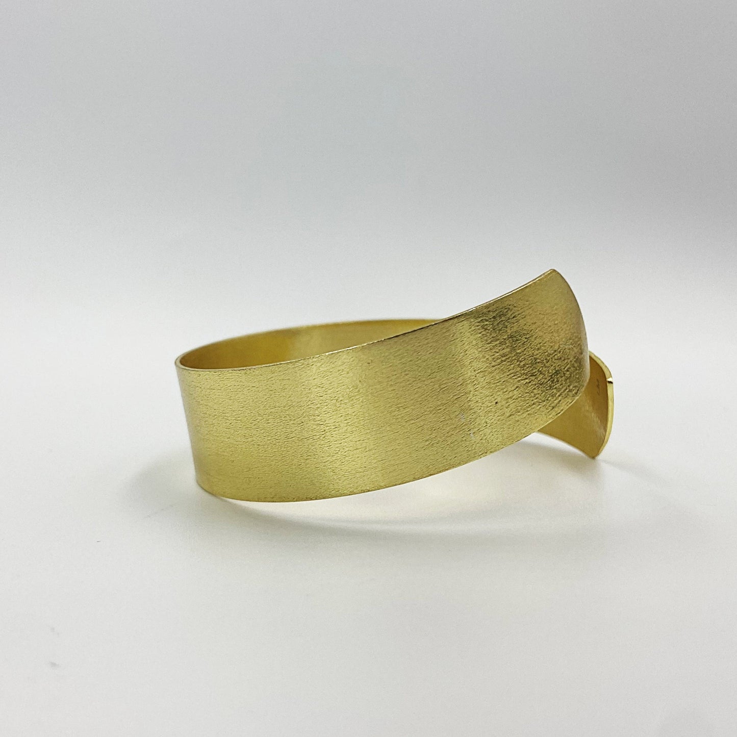 Brazalete CAPRI bañado en oro - Diseño con carácter