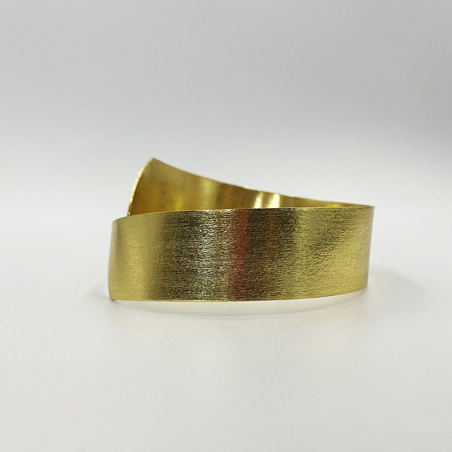 Brazalete CAPRI bañado en oro - Diseño con carácter