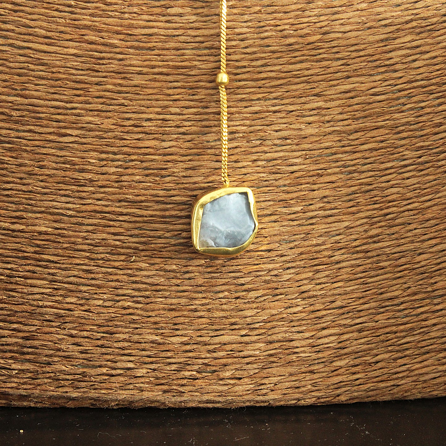 Collar PÉNDULO con calcedonia azul