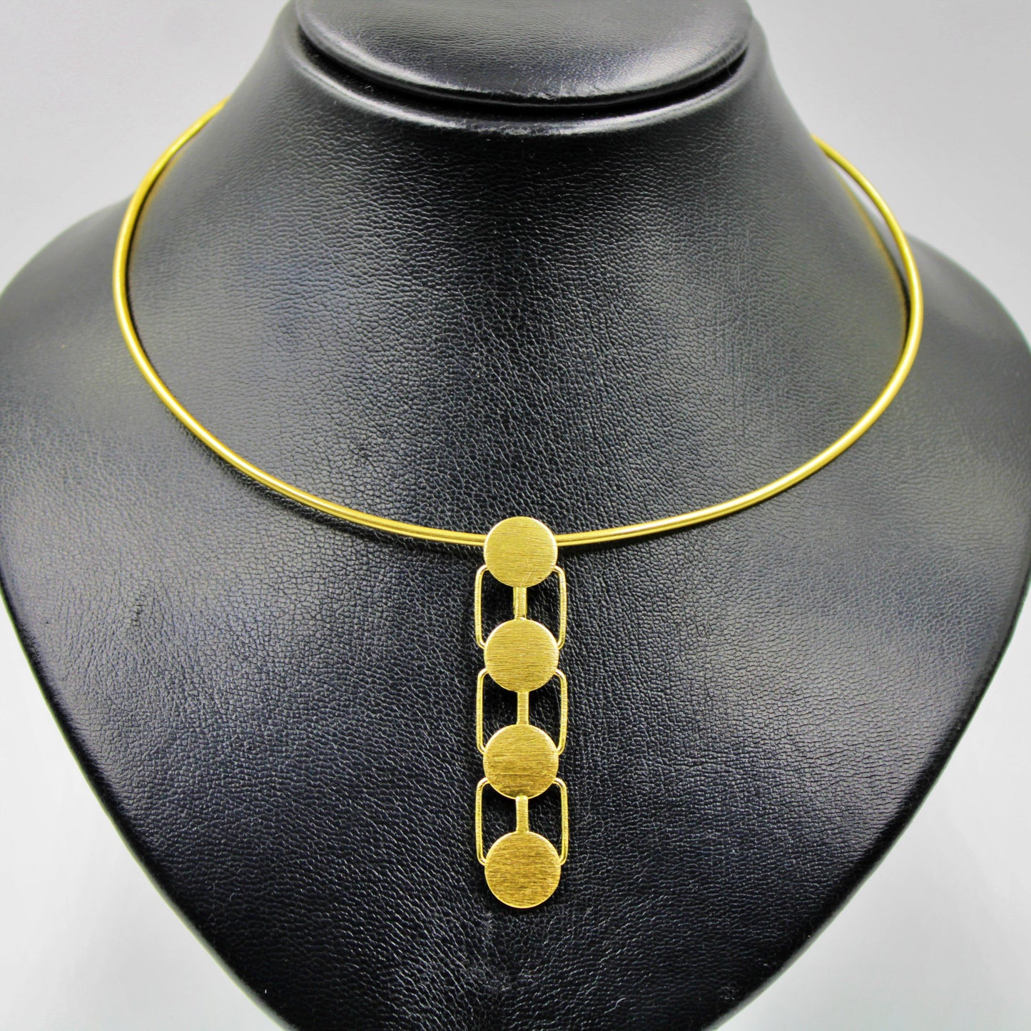 DECO choker with 18kt gold plated pendant