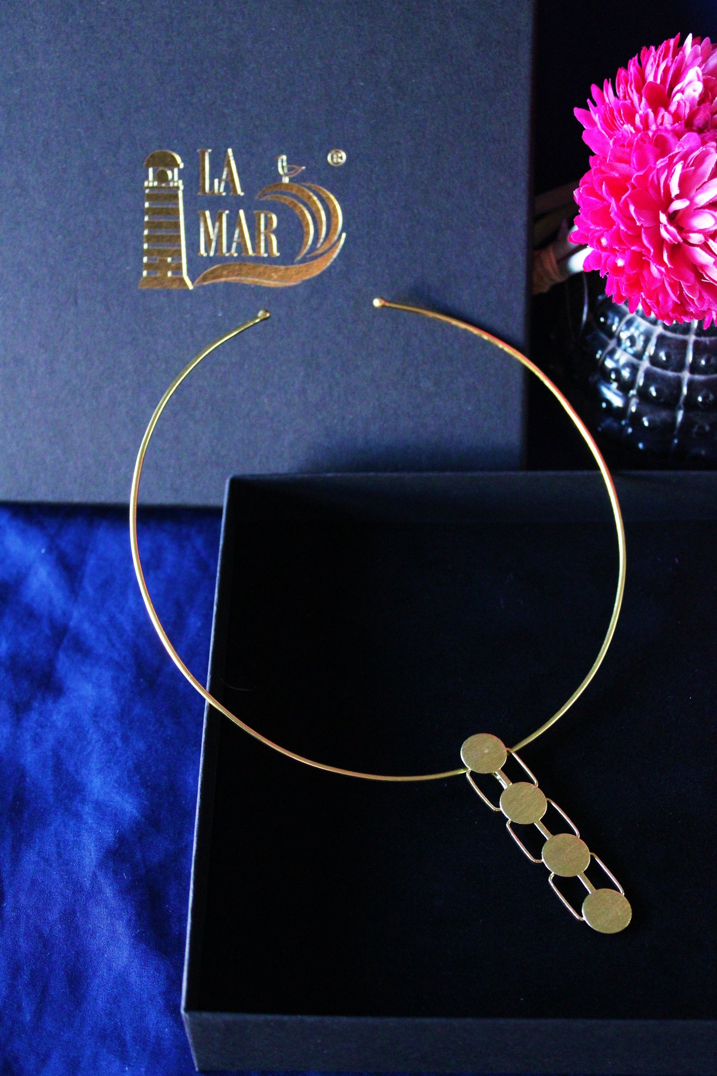 DECO choker with 18kt gold plated pendant