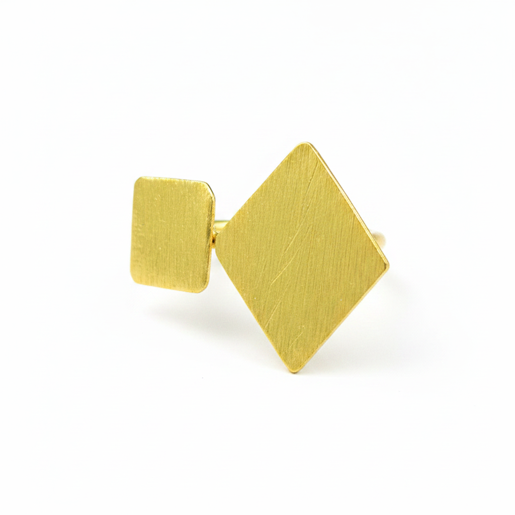 Anillo POKER bañado en oro - Diseño con carácter