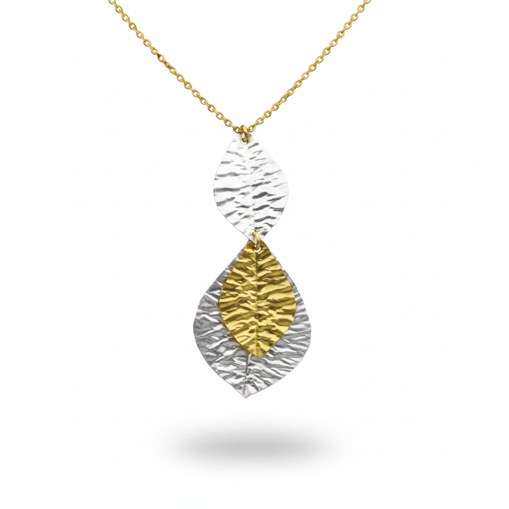 OHRRINGE MIT DREI BLÄTTERN IN GOLD UND SILBER ÜBERZOGEN