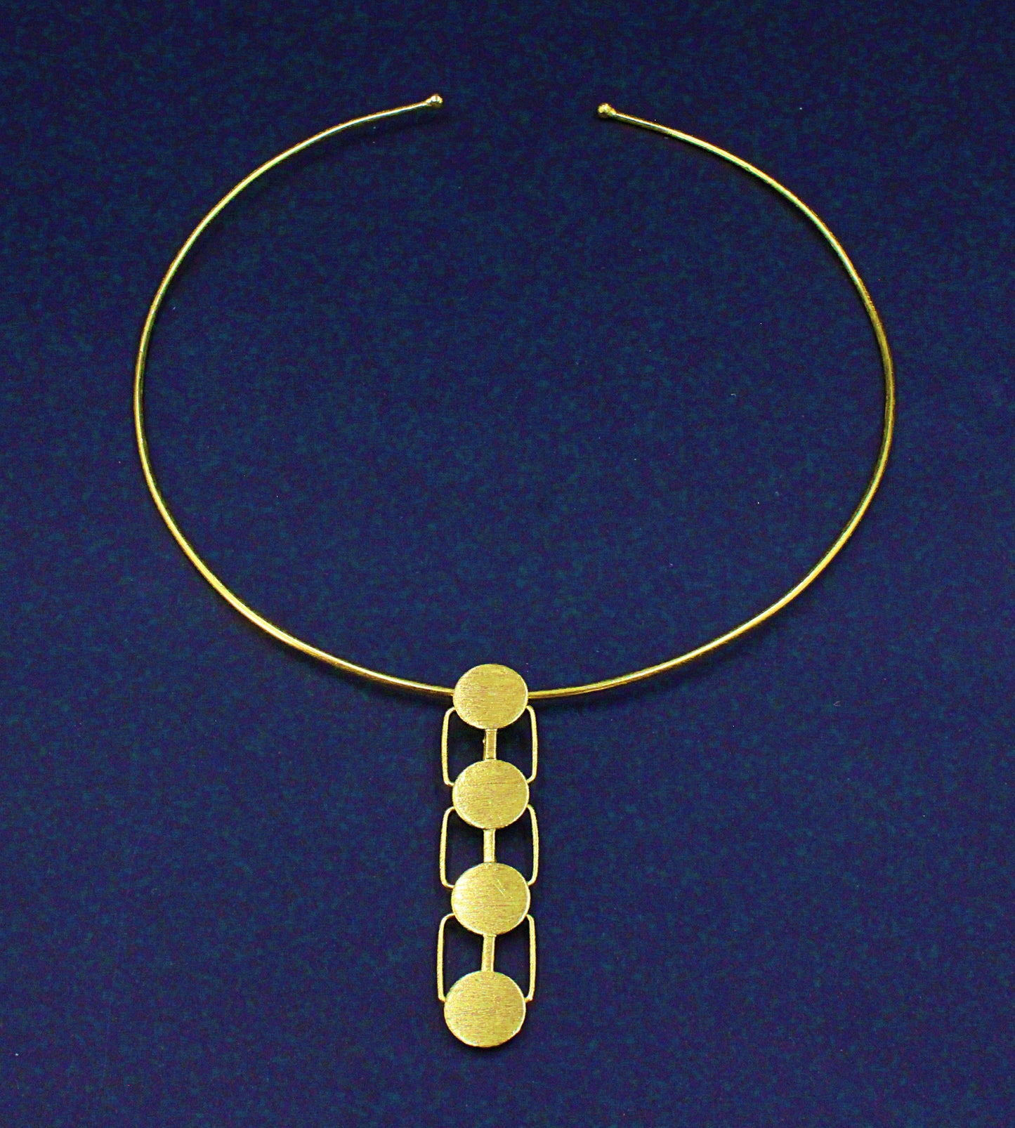 DECO choker with 18kt gold plated pendant