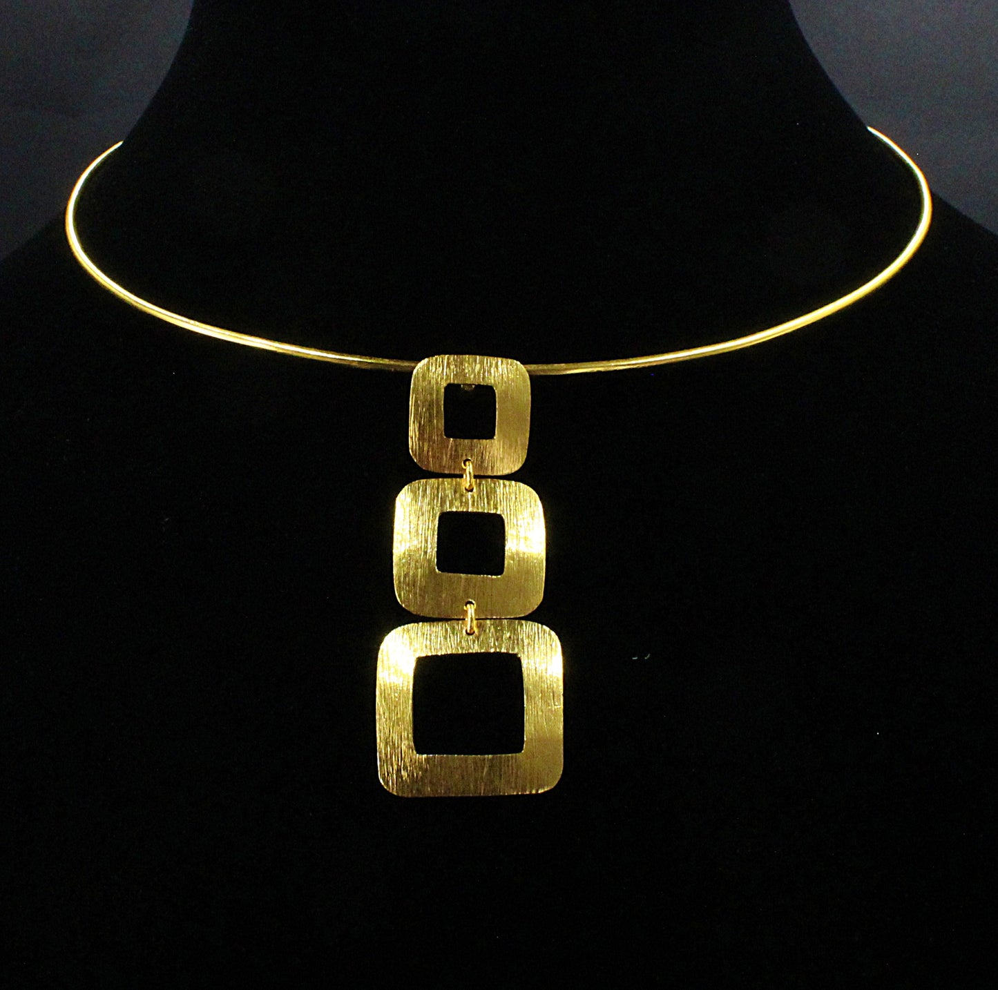 DECO choker with 18kt gold plated pendant