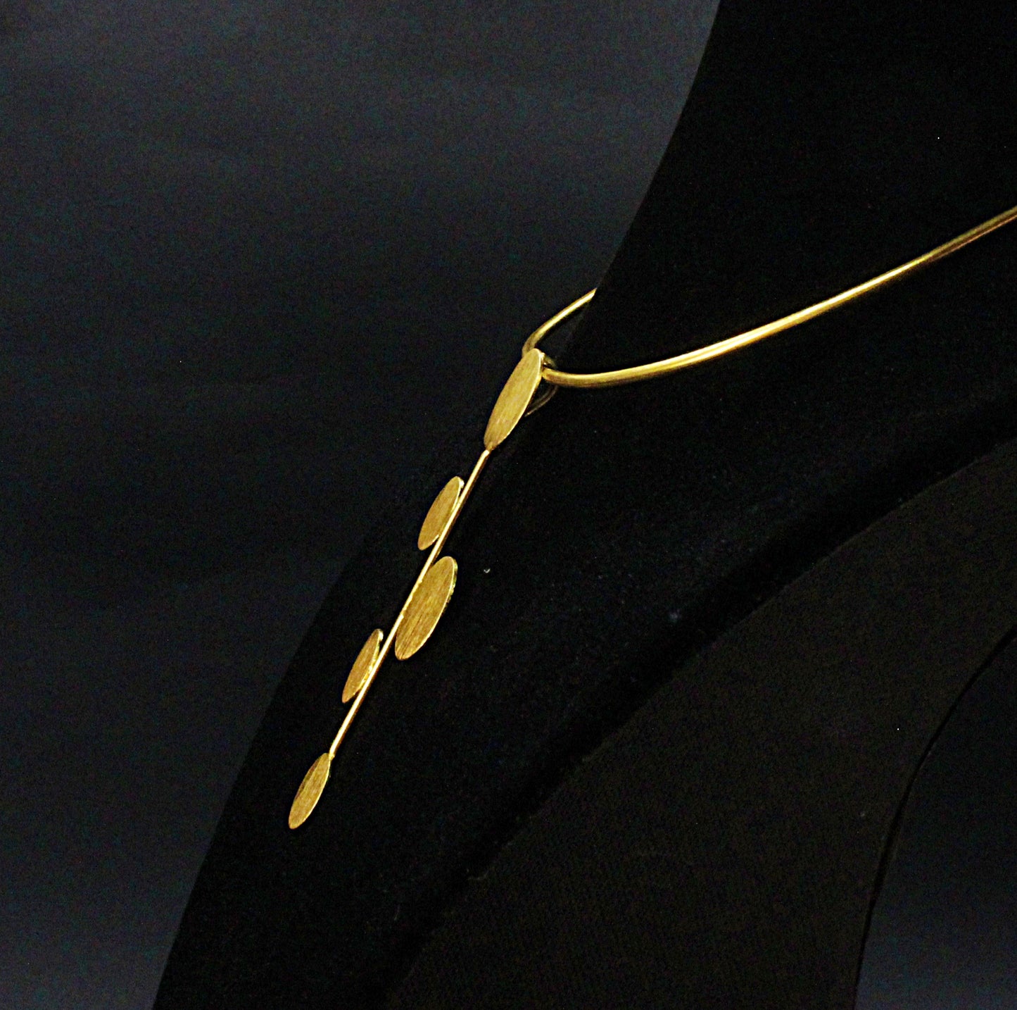 DECO choker with 18kt gold plated pendant