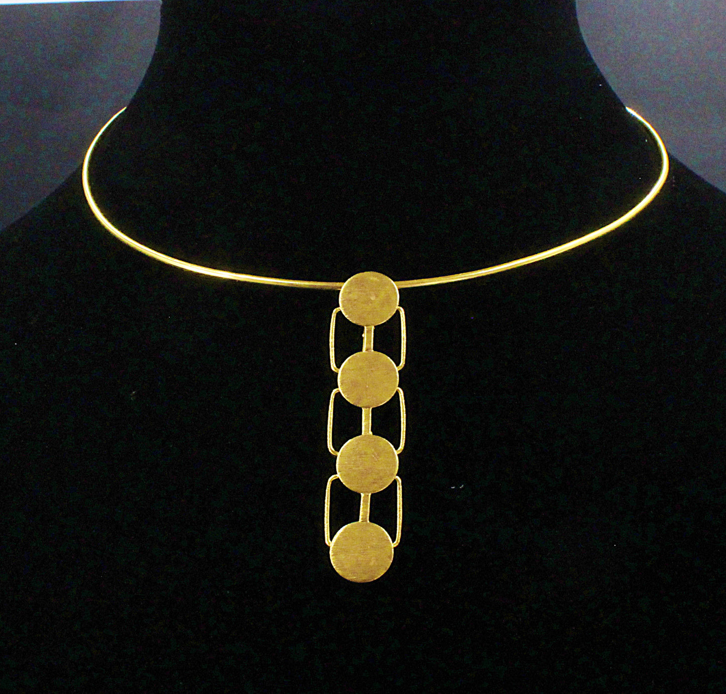 DECO choker with 18kt gold plated pendant