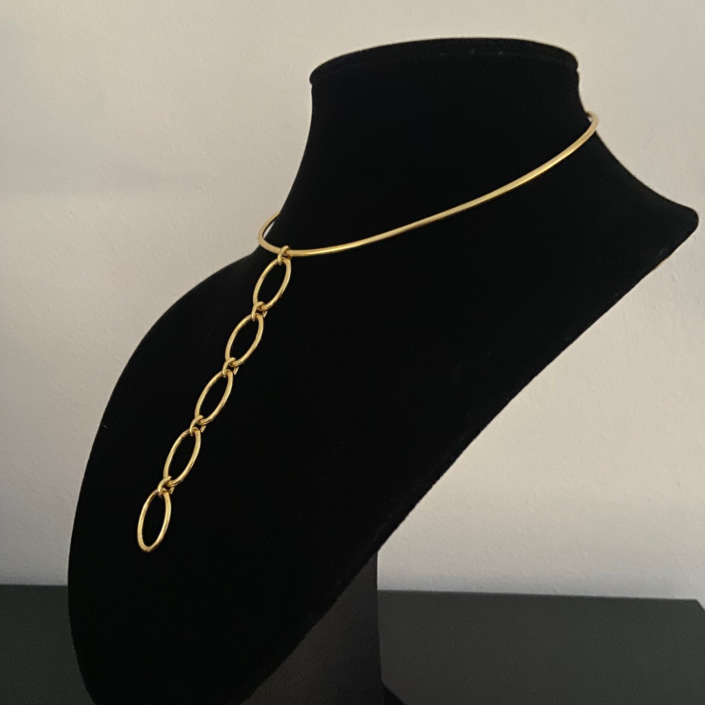 DECO-Halsband mit 18-karätigem vergoldetem Anhänger