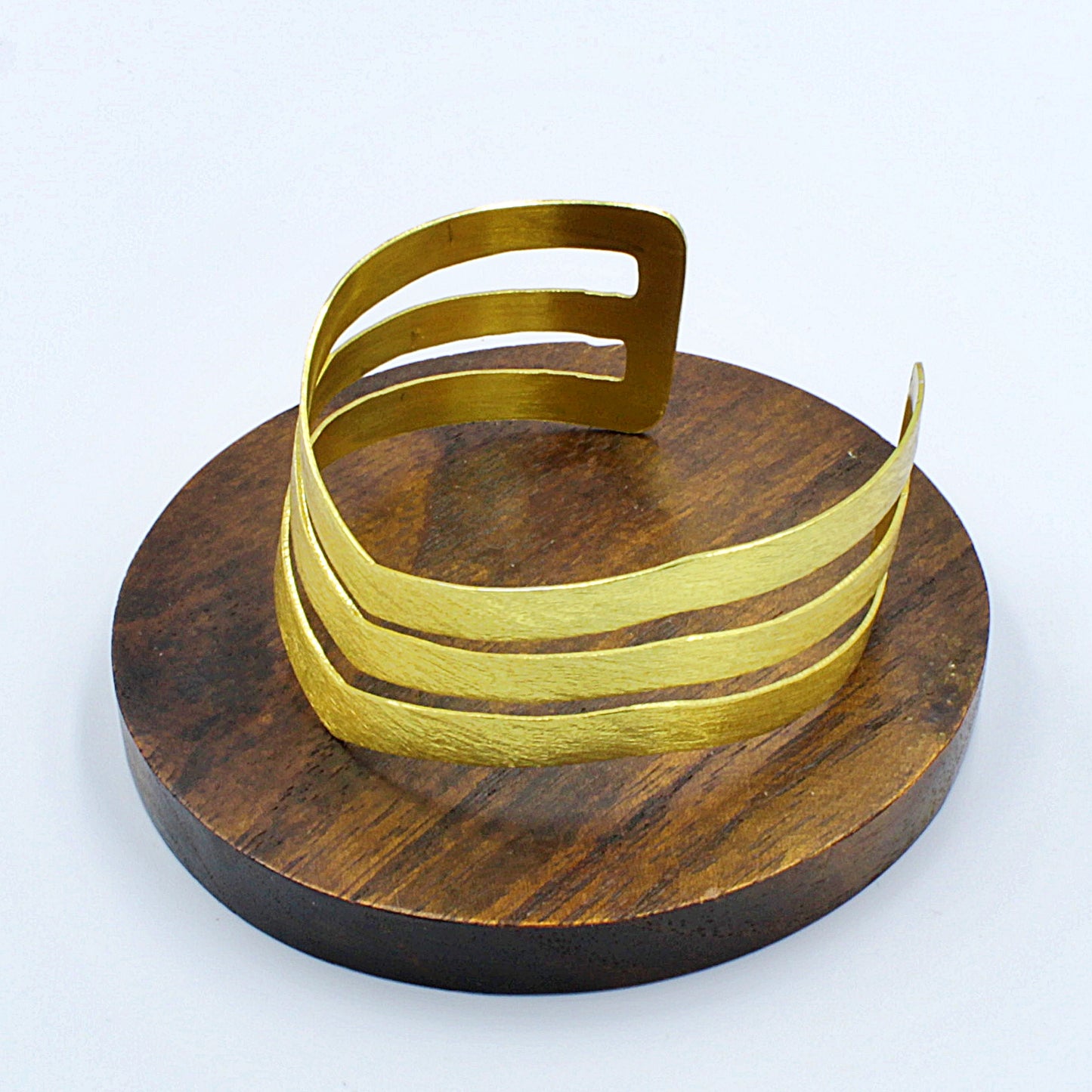 Brazalete WONDER bañado en oro - Diseño con carácter