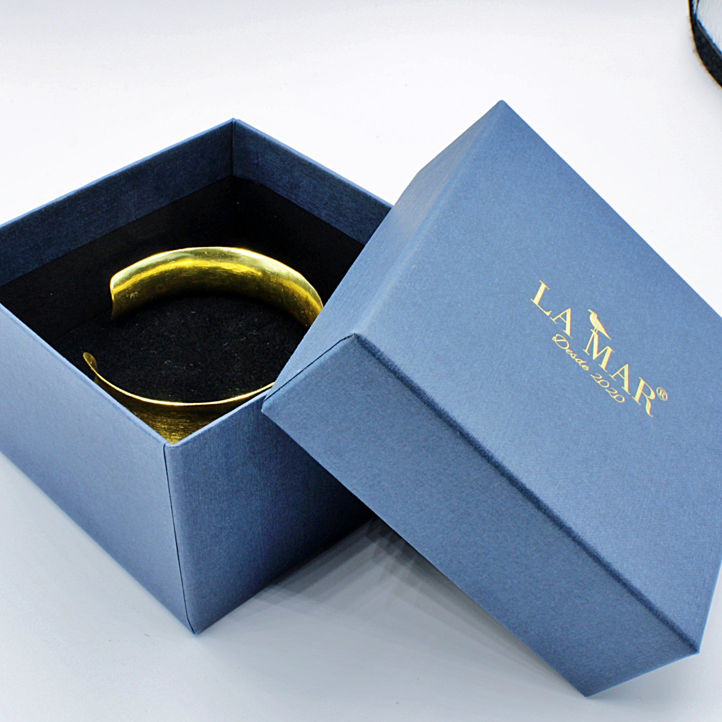 Brazalete MASÁI bañado en oro - Diseño con carácter