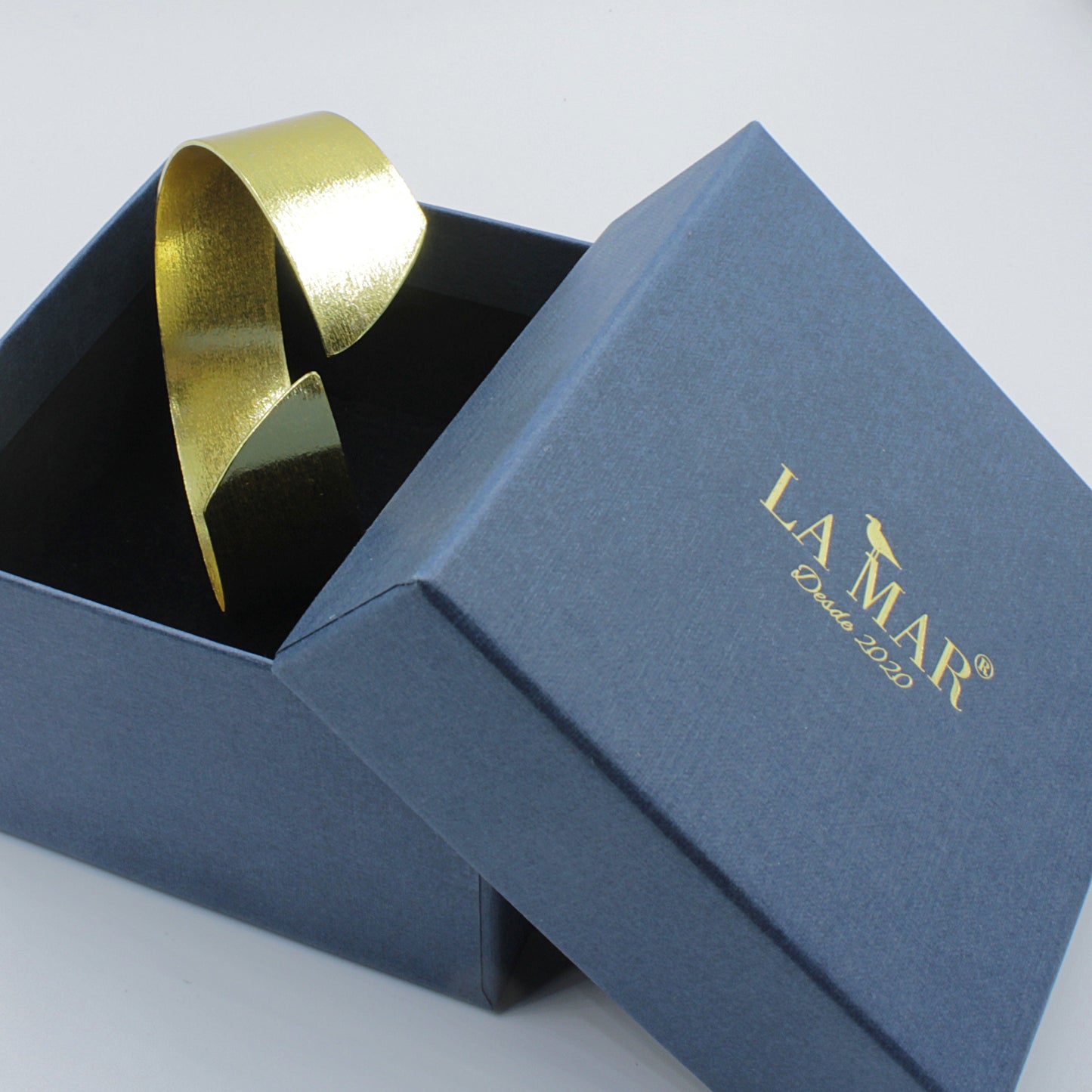 Brazalete CAPRI bañado en oro - Diseño con carácter