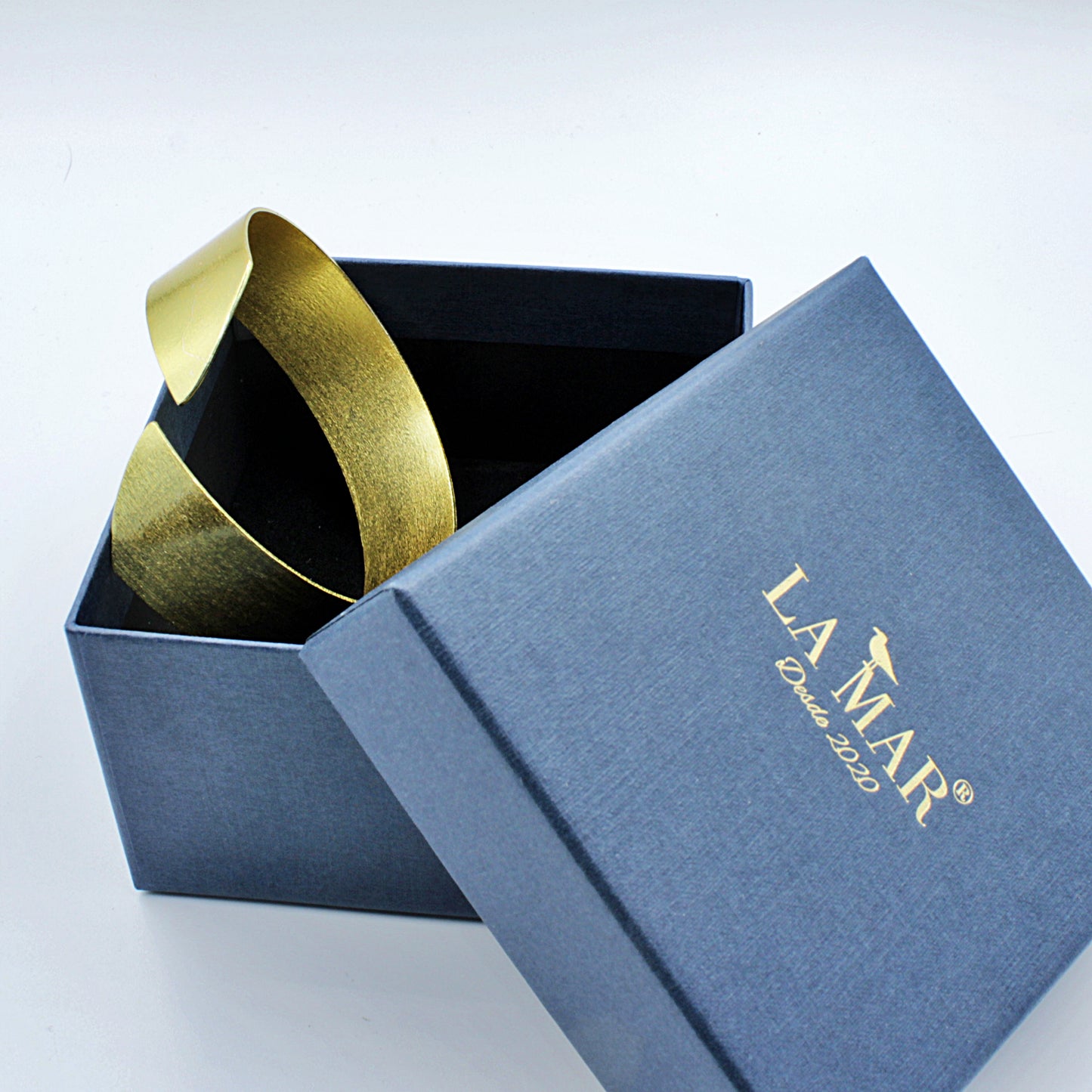 Brazalete CAPRI bañado en oro - Diseño con carácter