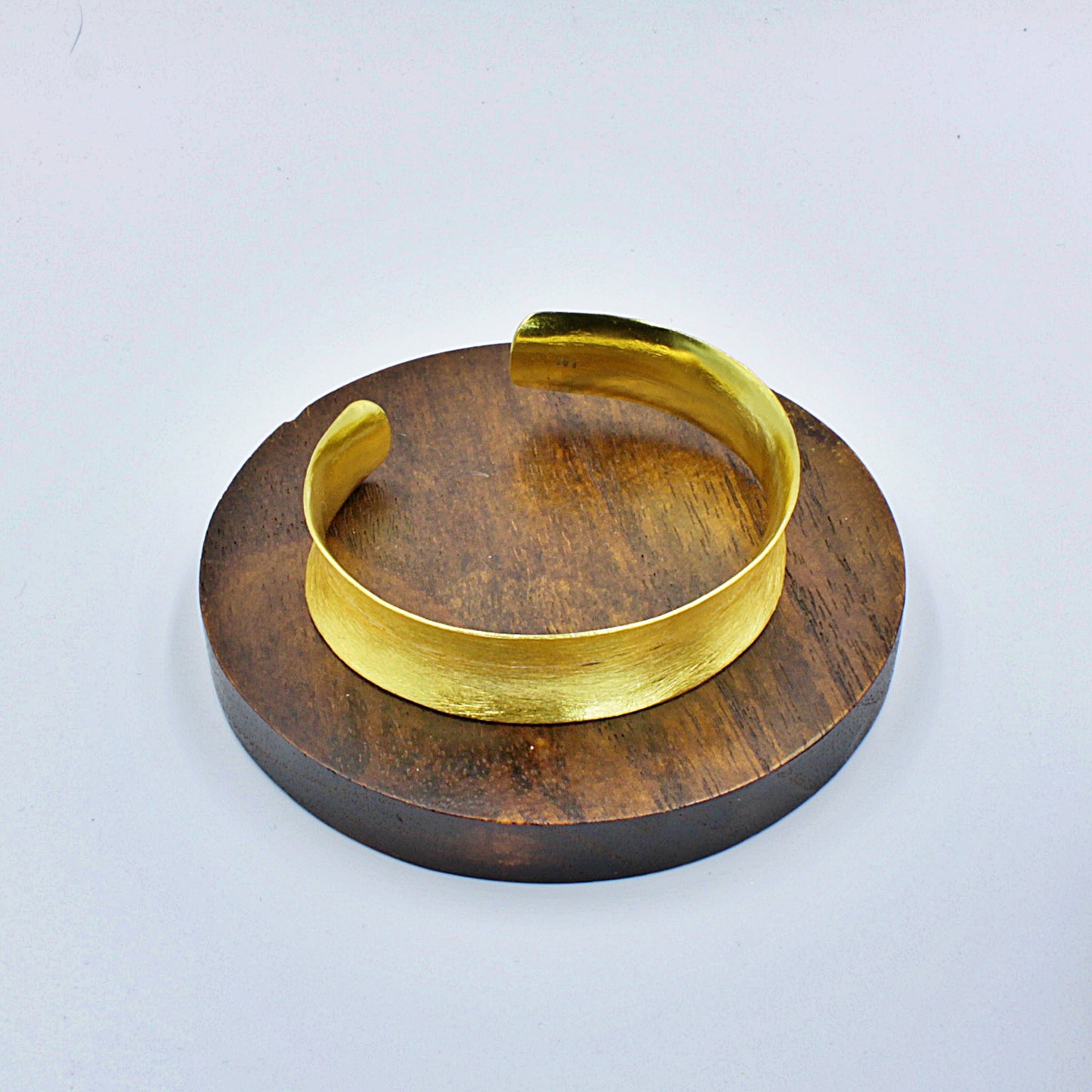 Brazalete MASÁI bañado en oro - Diseño con carácter