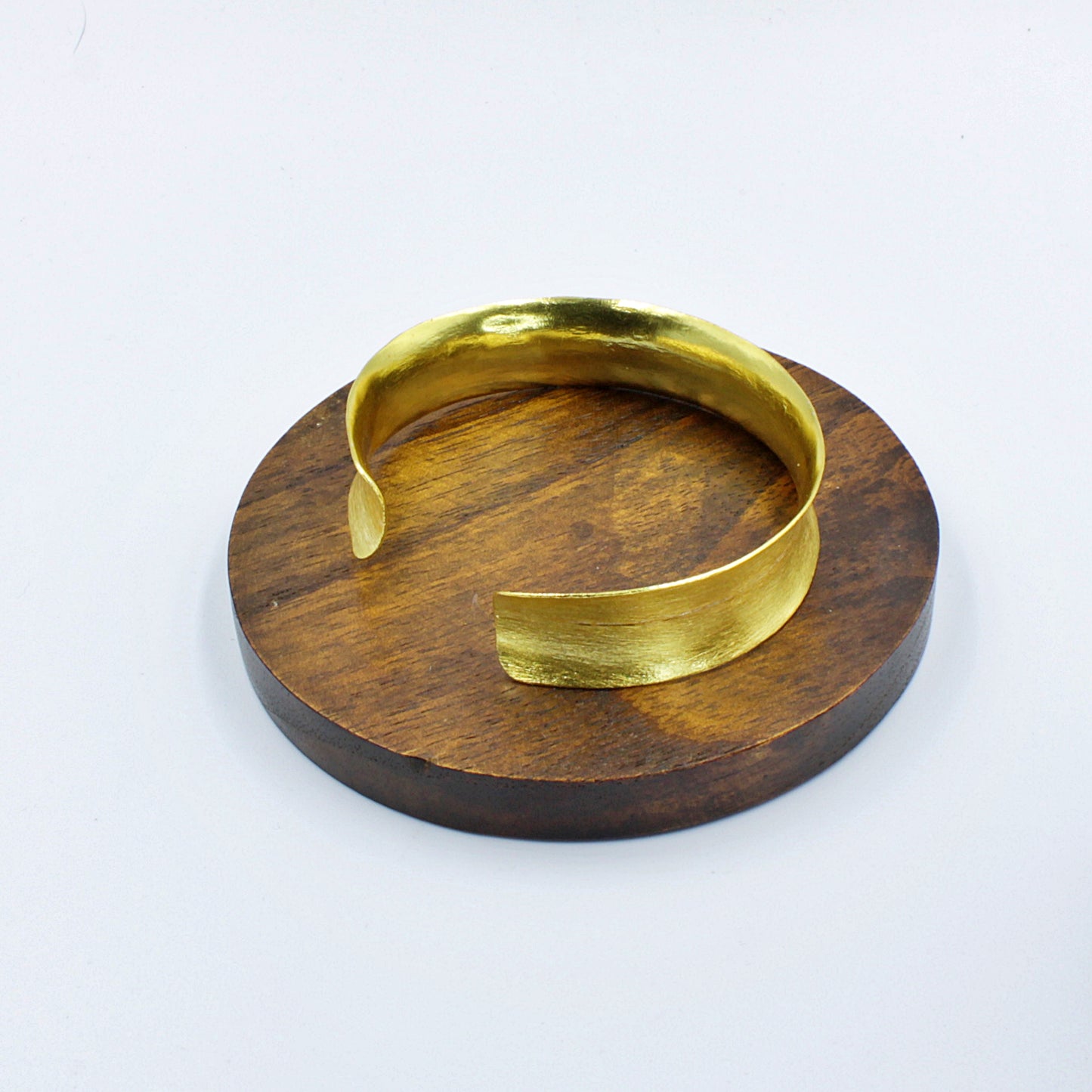 Brazalete MASÁI bañado en oro - Diseño con carácter