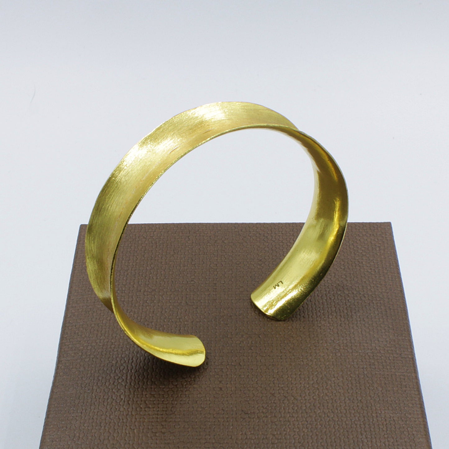 Brazalete MASÁI bañado en oro - Diseño con carácter