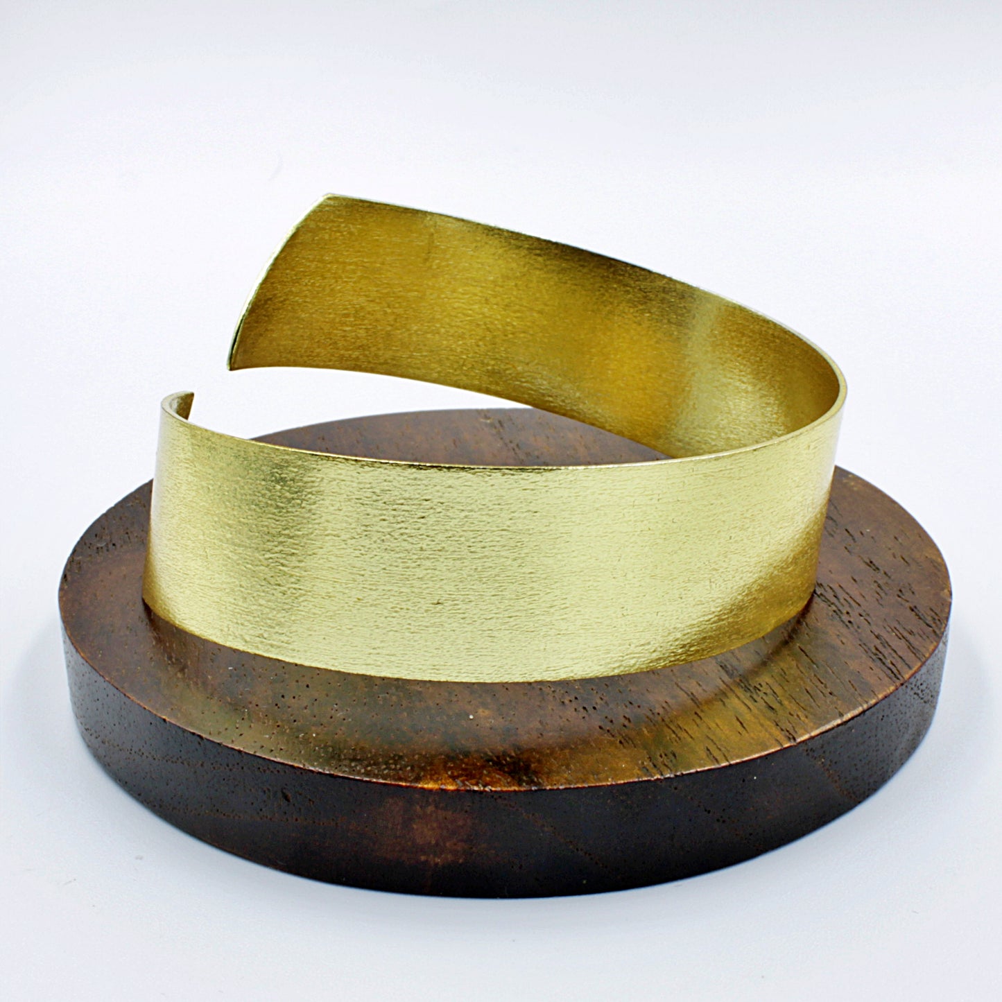 Brazalete CAPRI bañado en oro - Diseño con carácter