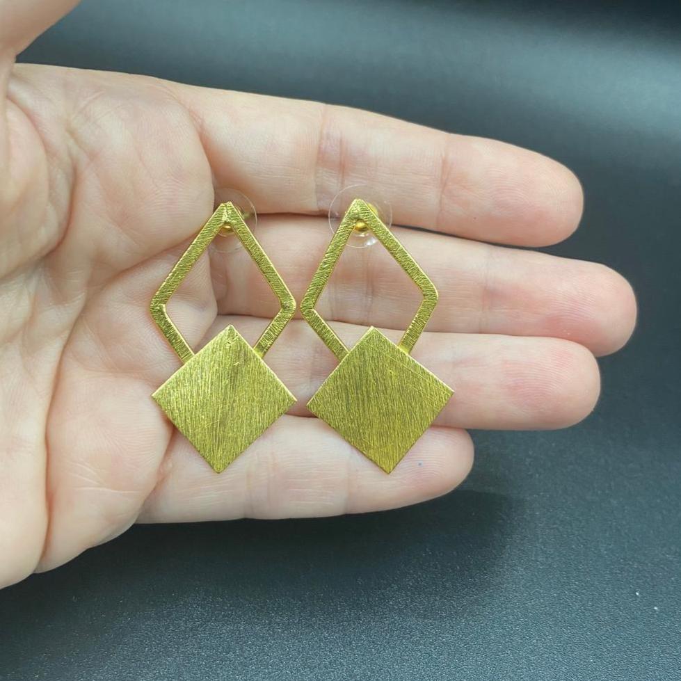 Knopfohrring mit 18-karätiger vergoldeter Kette