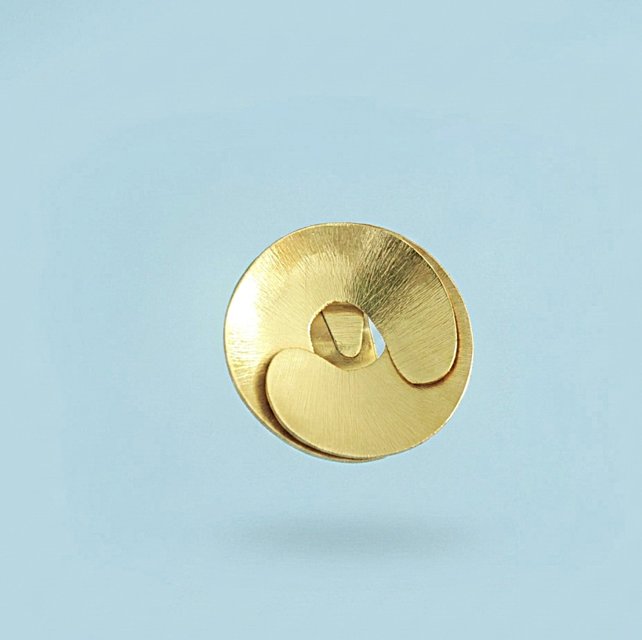 Anillo ROUE bañado en oro - Diseño con carácter