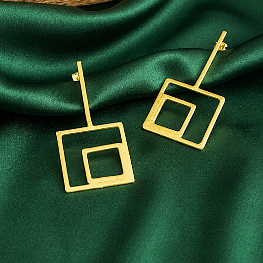 Pendientes FINESTRA bañados en oro - Diseño con carácter