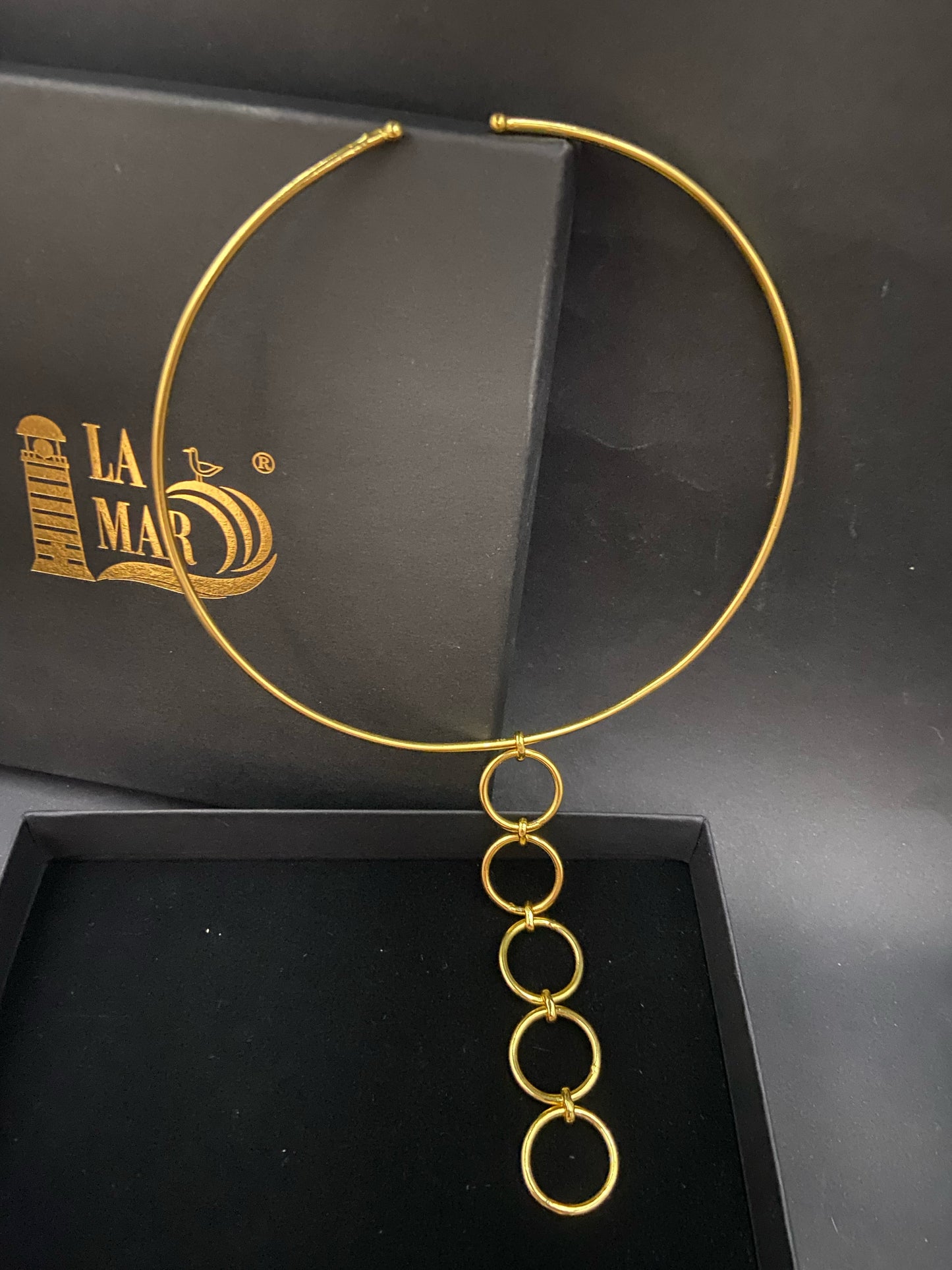 DECO-Halsband mit 18-karätigem vergoldetem Anhänger