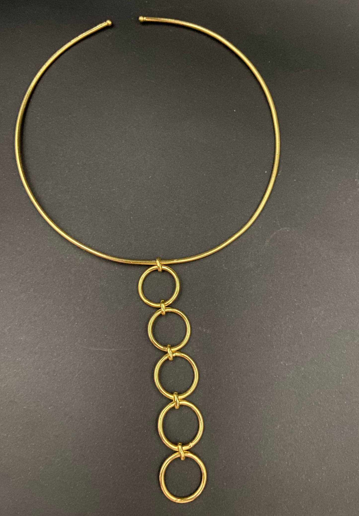 DECO-Halsband mit 18-karätigem vergoldetem Anhänger